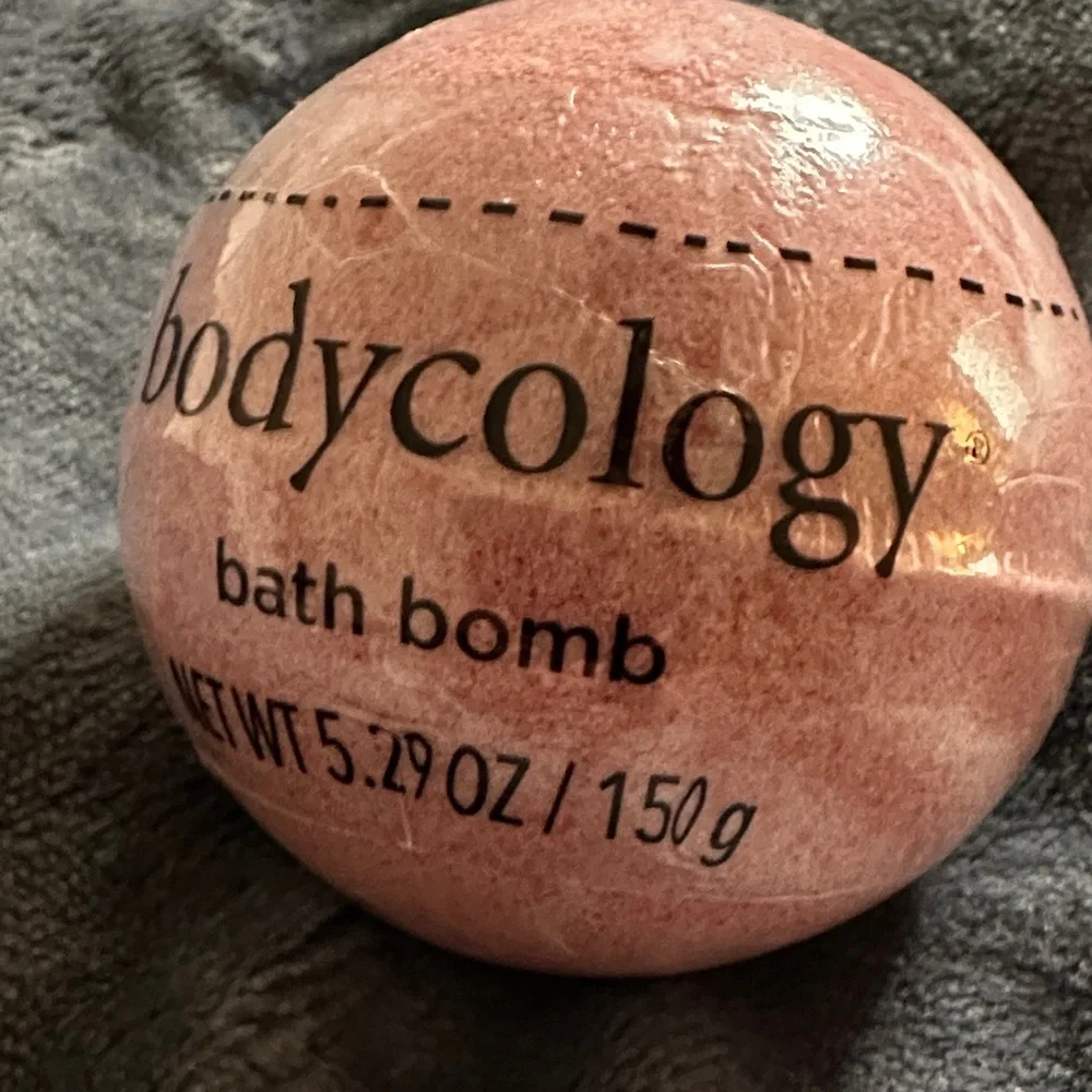 Pink Bath Bomb - Relaxing Scented Bath Bomb - Picture 2 of 3